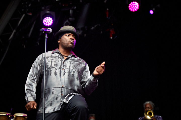 Al McKay’s EARTH, WIND & FIRE Experience @ Genk On Stage 2019, picture 1, photographed by FrontView Magazine