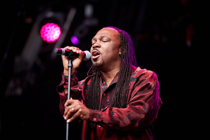 Al McKay’s EARTH, WIND & FIRE Experience @ Genk On Stage 2019, picture 2, photographed by FrontView Magazine