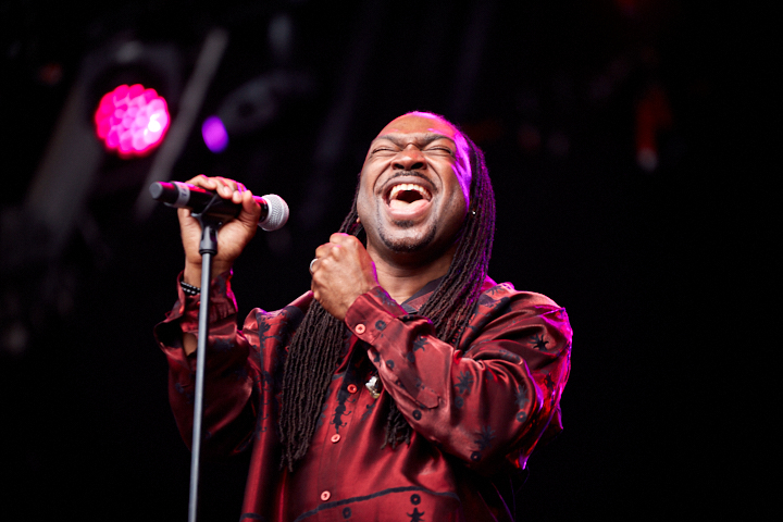Al McKay’s EARTH, WIND & FIRE Experience @ Genk On Stage 2019, picture 3, photographed by FrontView Magazine