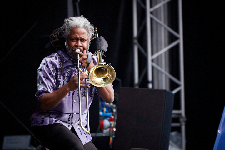 Al McKay’s EARTH, WIND & FIRE Experience @ Genk On Stage 2019, picture 6, photographed by FrontView Magazine