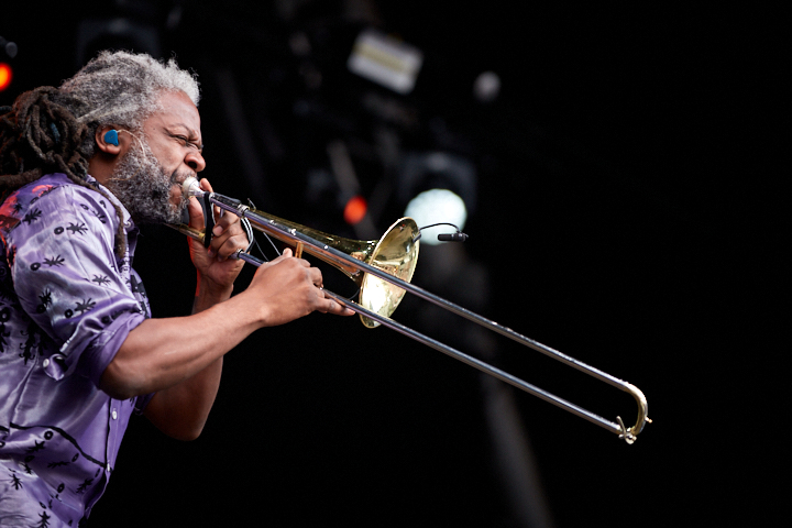 Al McKay’s EARTH, WIND & FIRE Experience @ Genk On Stage 2019, picture 7, photographed by FrontView Magazine