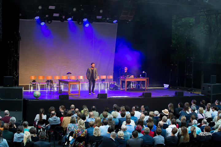 Adriaan van den hoof @ OLT Rivierenhof, picture 10, photographed by Marc Verdonck - FrontView Magazine