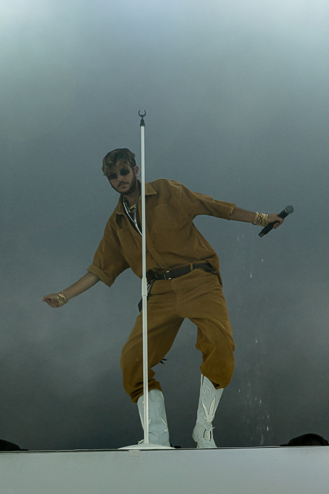 Oscar and The Wolf @ Cactus Festival, picture 2, photographed by Chris Lippens - FrontView Magazine