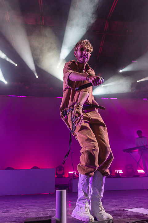 Oscar and The Wolf @ Cactus Festival, picture 16, photographed by Chris Lippens - FrontView Magazine
