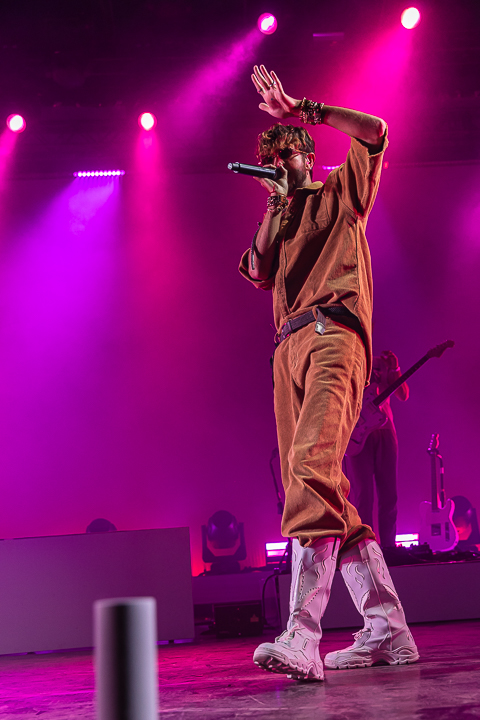 Oscar and The Wolf @ Cactus Festival, picture 18, photographed by Chris Lippens - FrontView Magazine