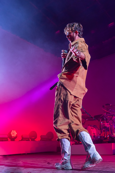 Oscar and The Wolf @ Cactus Festival, picture 19, photographed by Chris Lippens - FrontView Magazine