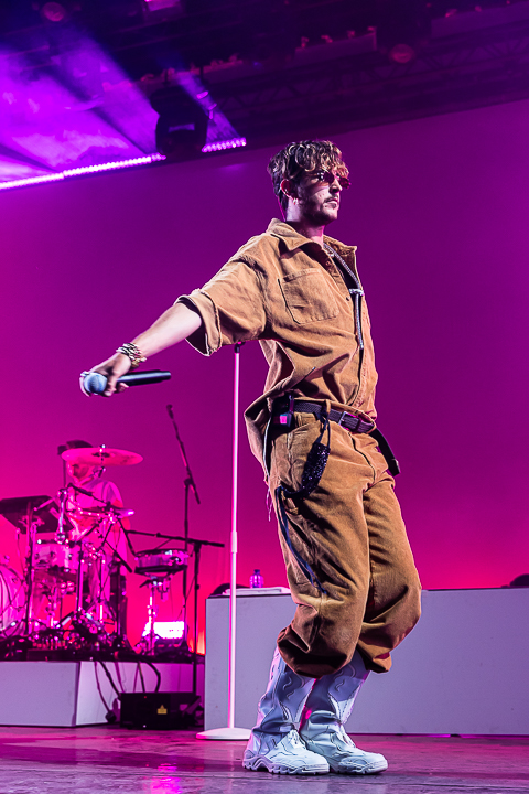 Oscar and The Wolf @ Cactus Festival, picture 22, photographed by Chris Lippens - FrontView Magazine