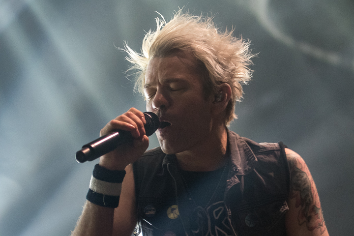 Sum 41 @ Jera On Air, foto 11, foto's door Erwin Evrard - FrontView Magazine