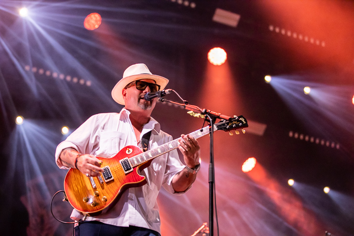 Fun Lovin' Criminals @ Beleuvenissen, picture 12, photographed by Kurt Jacobs - FrontView Magazine