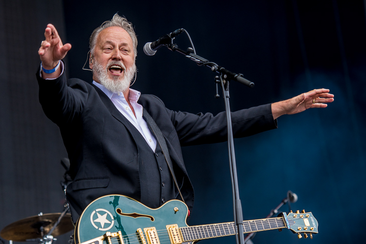Rowwen Hèze @ Bospop, picture 2, photographed by Erwin Evrard - FrontView Magazine