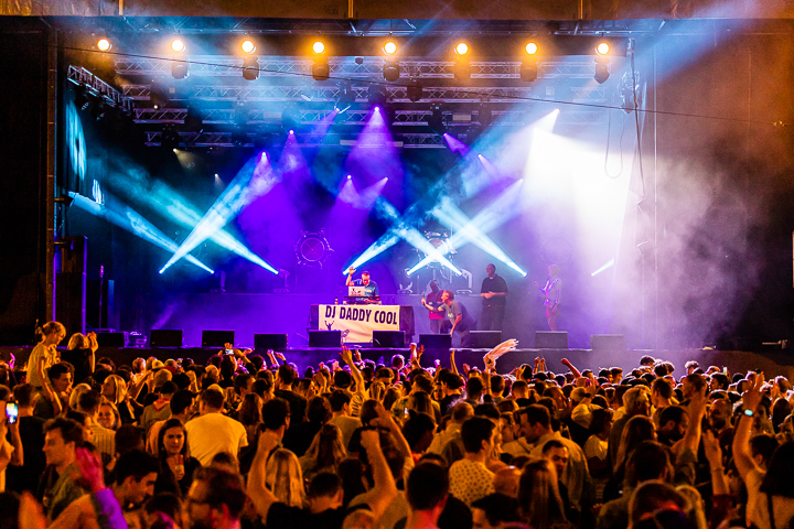 DJ Daddy Cool @ Sint-Baafsplein (Gentse Feesten), picture 6, photographed by Dimitri Vanlommel - FrontView Magazine