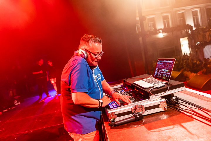 DJ Daddy Cool @ Sint-Baafsplein (Gentse Feesten), picture 9, photographed by Dimitri Vanlommel - FrontView Magazine