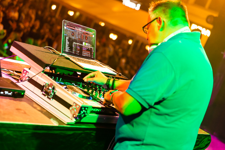 DJ Daddy Cool @ Sint-Baafsplein (Gentse Feesten), picture 14, photographed by Dimitri Vanlommel - FrontView Magazine