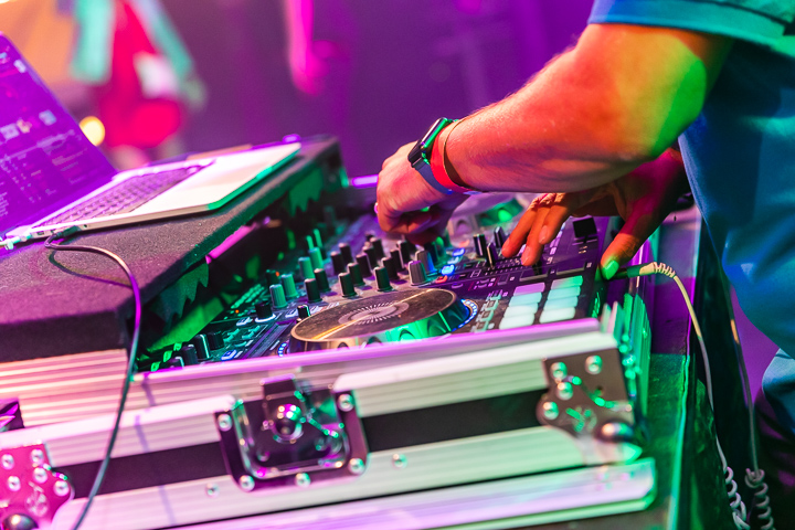 DJ Daddy Cool @ Sint-Baafsplein (Gentse Feesten), picture 15, photographed by Dimitri Vanlommel - FrontView Magazine