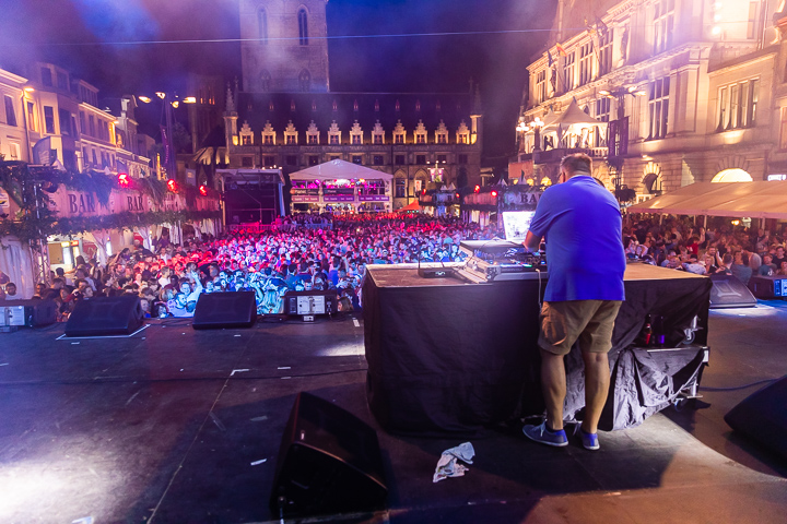 DJ Daddy Cool @ Sint-Baafsplein (Gentse Feesten), picture 23, photographed by Dimitri Vanlommel - FrontView Magazine