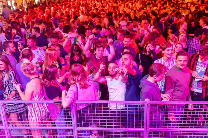 DJ Daddy Cool @ Sint-Baafsplein (Gentse Feesten), picture 29, photographed by Dimitri Vanlommel - FrontView Magazine