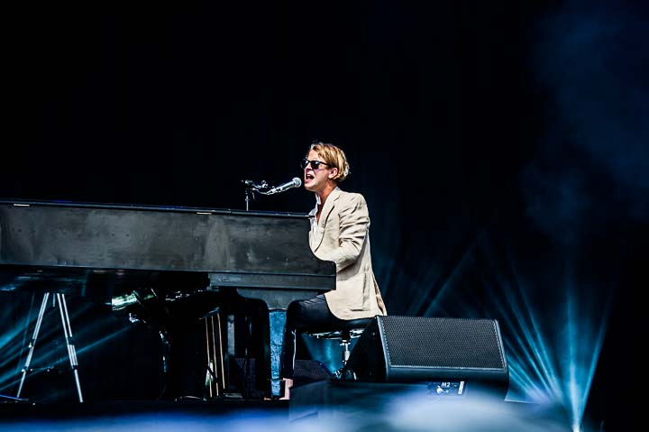 Tom Odell @ suikerrock, picture 4, photographed by Gert Daemen - FrontView Magazine