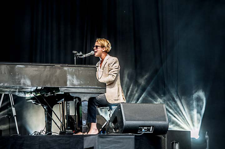Tom Odell @ suikerrock, picture 5, photographed by Gert Daemen - FrontView Magazine