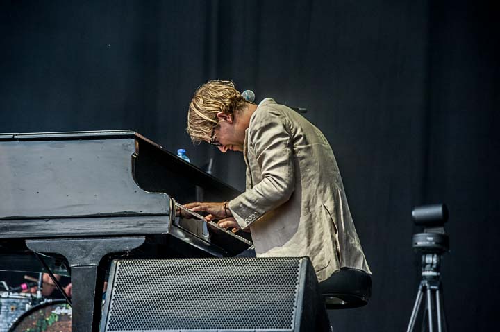 Tom Odell @ suikerrock, picture 9, photographed by Gert Daemen - FrontView Magazine