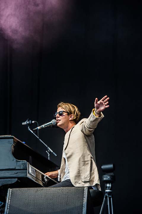 Tom Odell @ suikerrock, picture 10, photographed by Gert Daemen - FrontView Magazine
