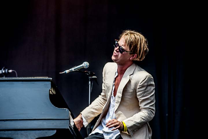 Tom Odell @ suikerrock, picture 11, photographed by Gert Daemen - FrontView Magazine