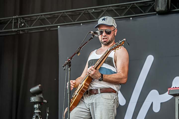 Yves Paquet @ suikerrock, picture 6, photographed by Gert Daemen - FrontView Magazine