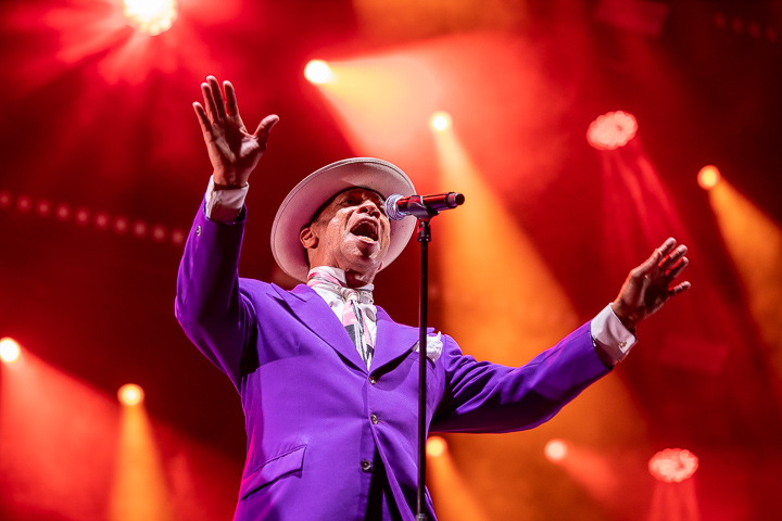 Kid Creole & The Coconuts @ Beleuvenissen, picture 7, photographed by Kurt Jacobs - FrontView Magazine