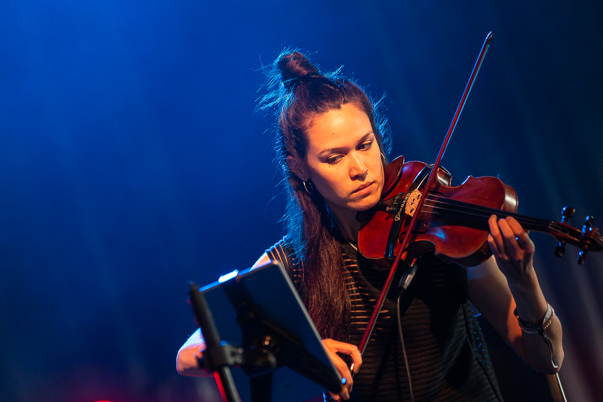 Finn Andrews @ Dranouter, foto 2, foto's door Chris Lippens - FrontView Magazine