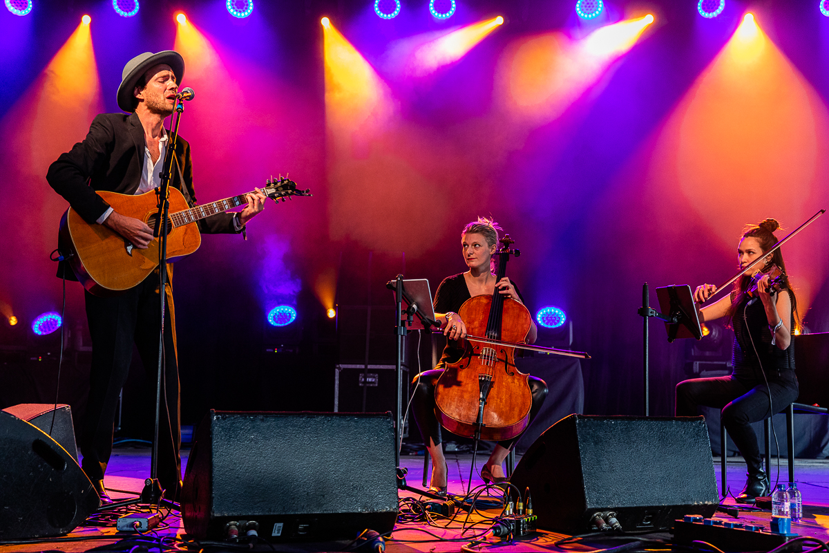 Finn Andrews @ Dranouter, foto 9, foto's door Chris Lippens - FrontView Magazine