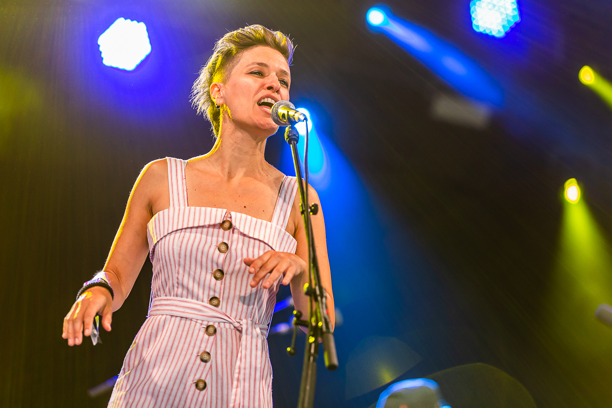 Lenny & De Wespen @ Dranouter, foto 9, foto's door Chris Lippens - FrontView Magazine