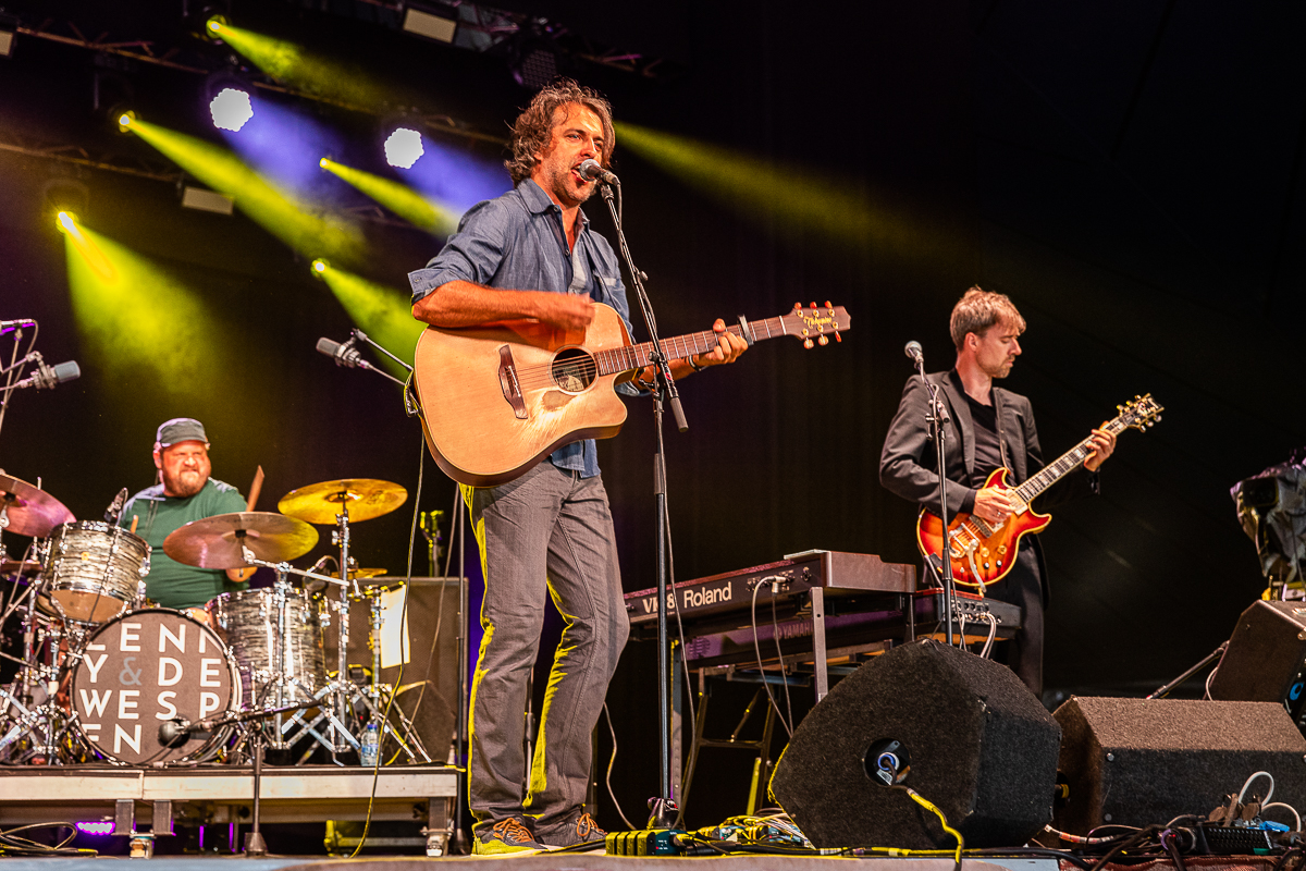Lenny & De Wespen @ Dranouter, foto 14, foto's door Chris Lippens - FrontView Magazine
