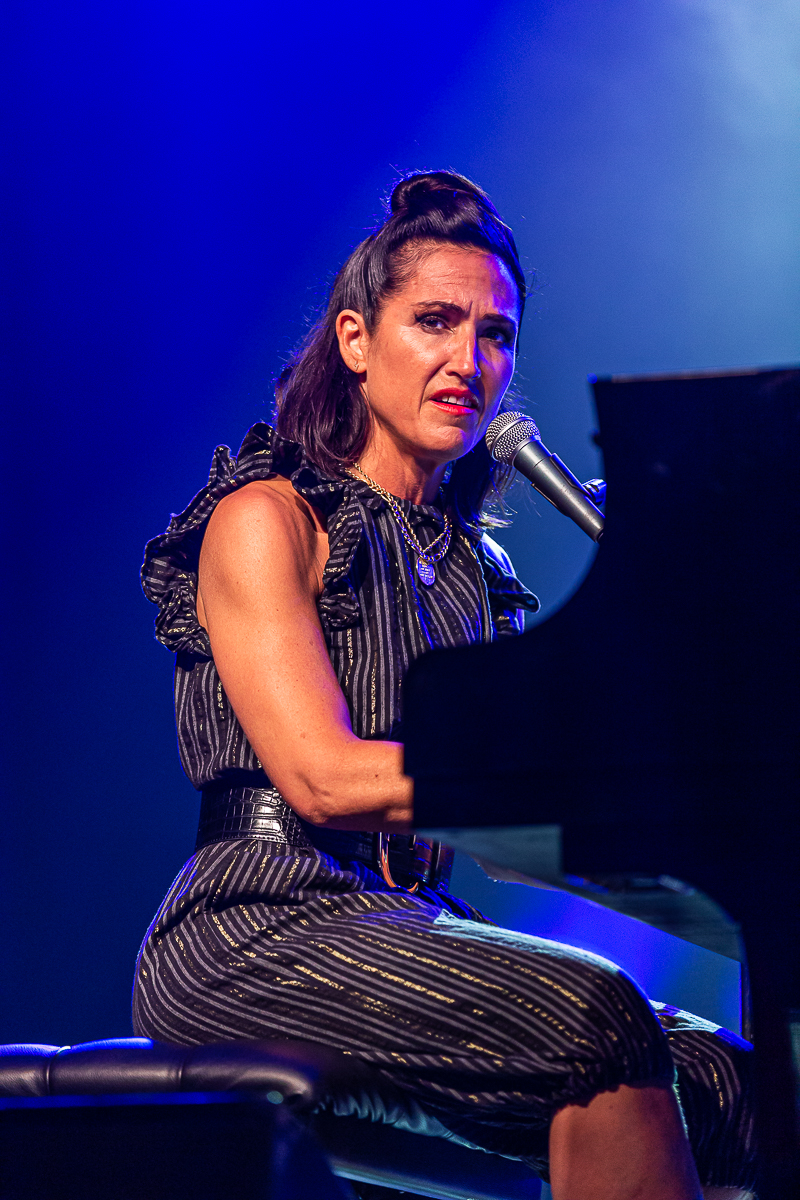 Joan As Police Woman @ Dranouter, picture 3, photographed by Chris Lippens - FrontView Magazine