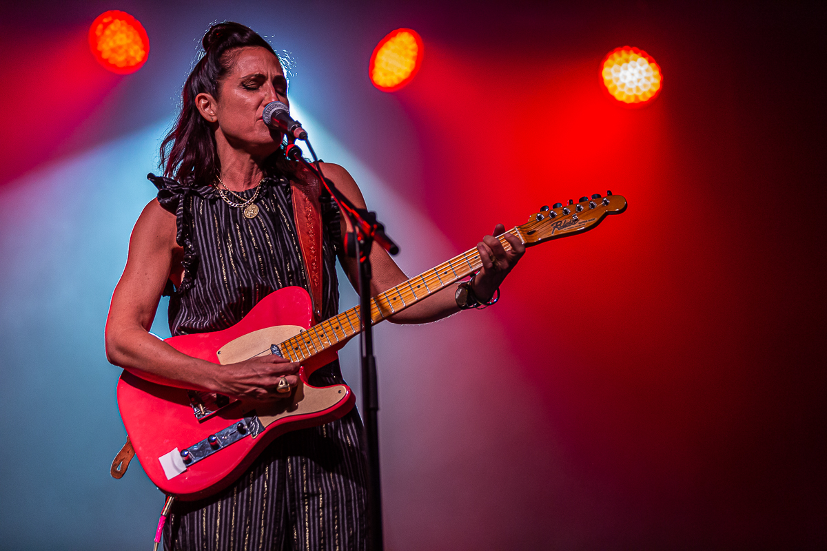 Joan As Police Woman @ Dranouter, picture 5, photographed by Chris Lippens - FrontView Magazine