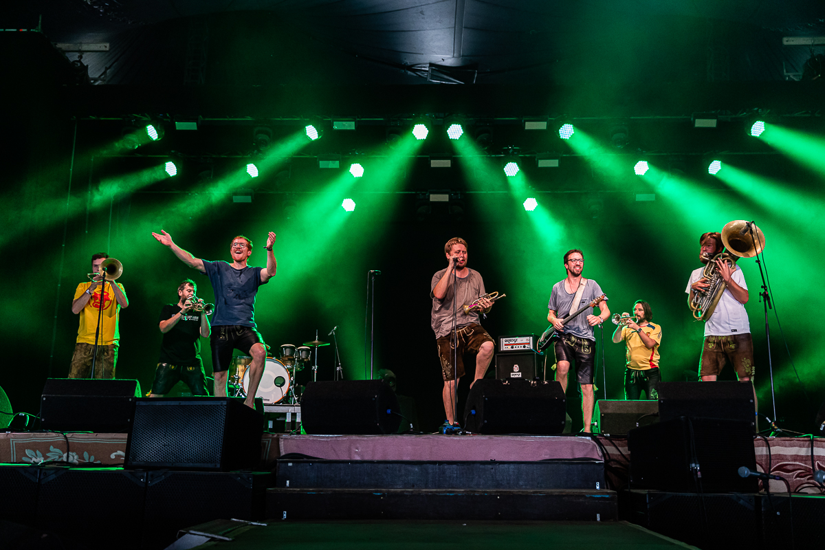 LaBrassBanda @ Dranouter, picture 8, photographed by Chris Lippens - FrontView Magazine
