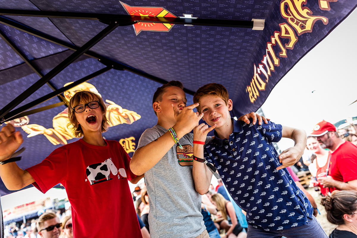 Sfeer zaterdag @ Dranouter, picture 2, photographed by Chris Lippens - FrontView Magazine