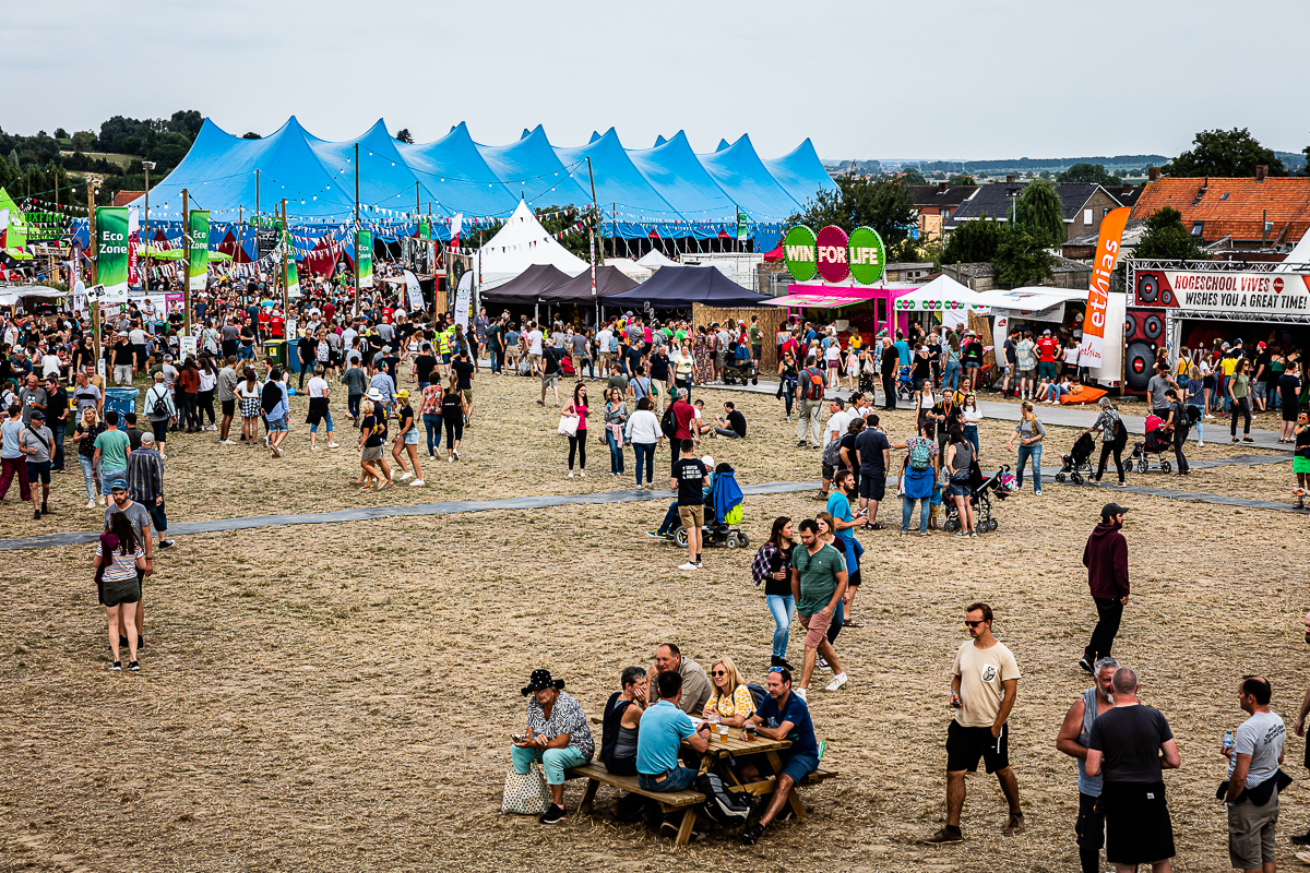Sfeer zaterdag @ Dranouter, picture 6, photographed by Chris Lippens - FrontView Magazine