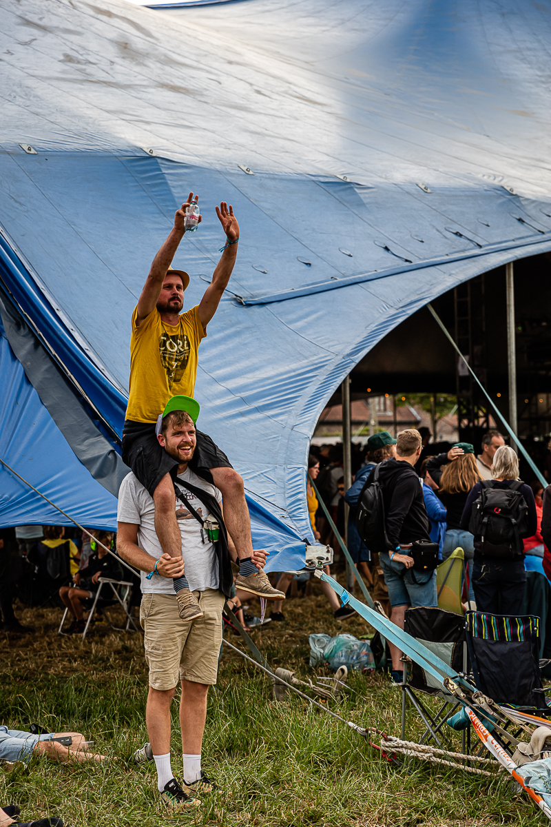 Sfeer zaterdag @ Dranouter, picture 11, photographed by Chris Lippens - FrontView Magazine