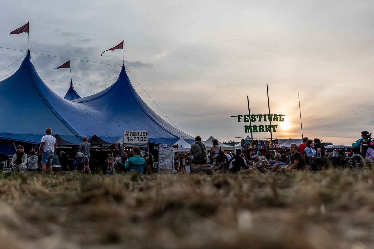 Sfeer zaterdag @ Dranouter, picture 12, photographed by Chris Lippens - FrontView Magazine