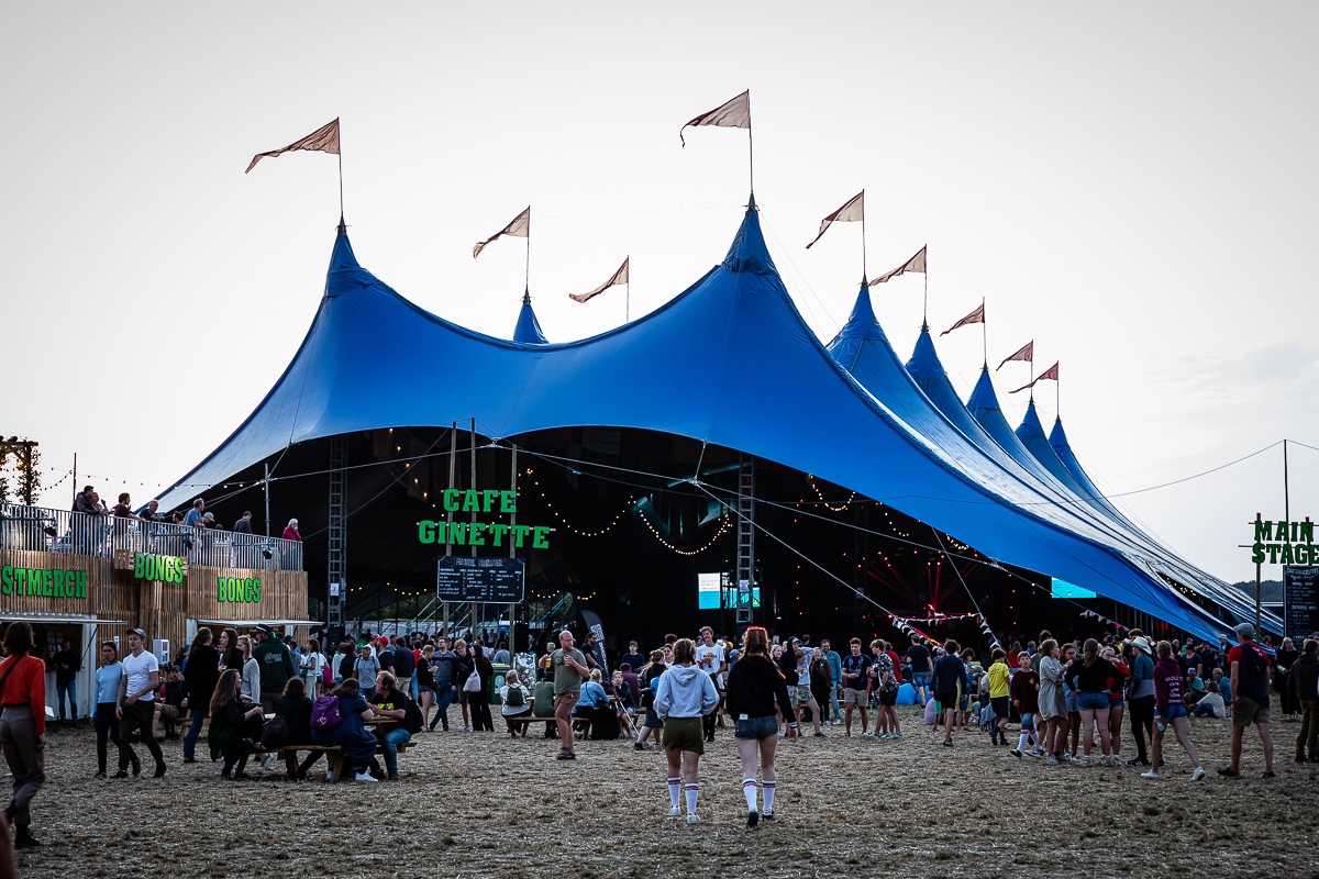 Sfeer zaterdag @ Dranouter, picture 16, photographed by Chris Lippens - FrontView Magazine