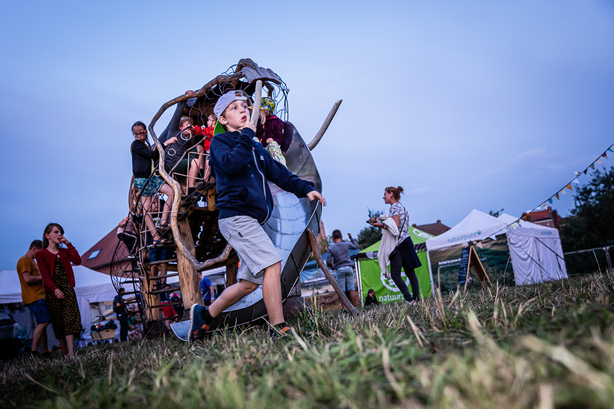 Sfeer zaterdag @ Dranouter, picture 18, photographed by Chris Lippens - FrontView Magazine