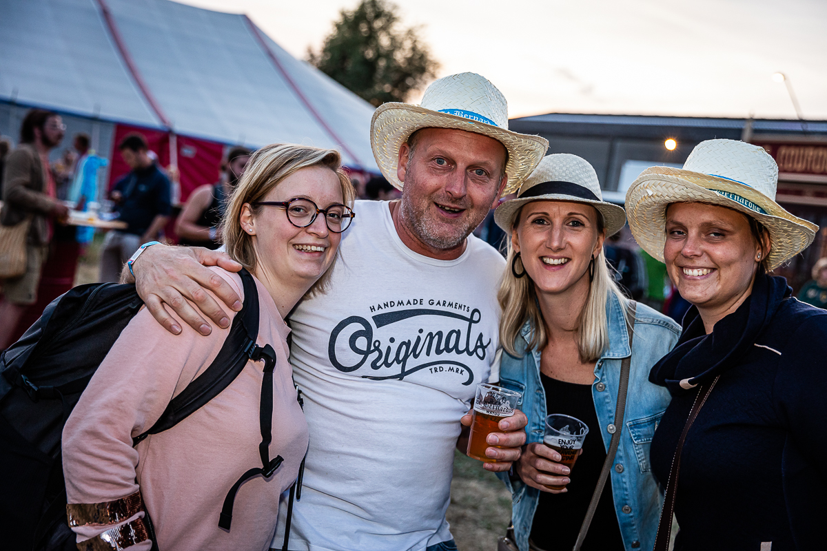 Sfeer zaterdag @ Dranouter, picture 19, photographed by Chris Lippens - FrontView Magazine