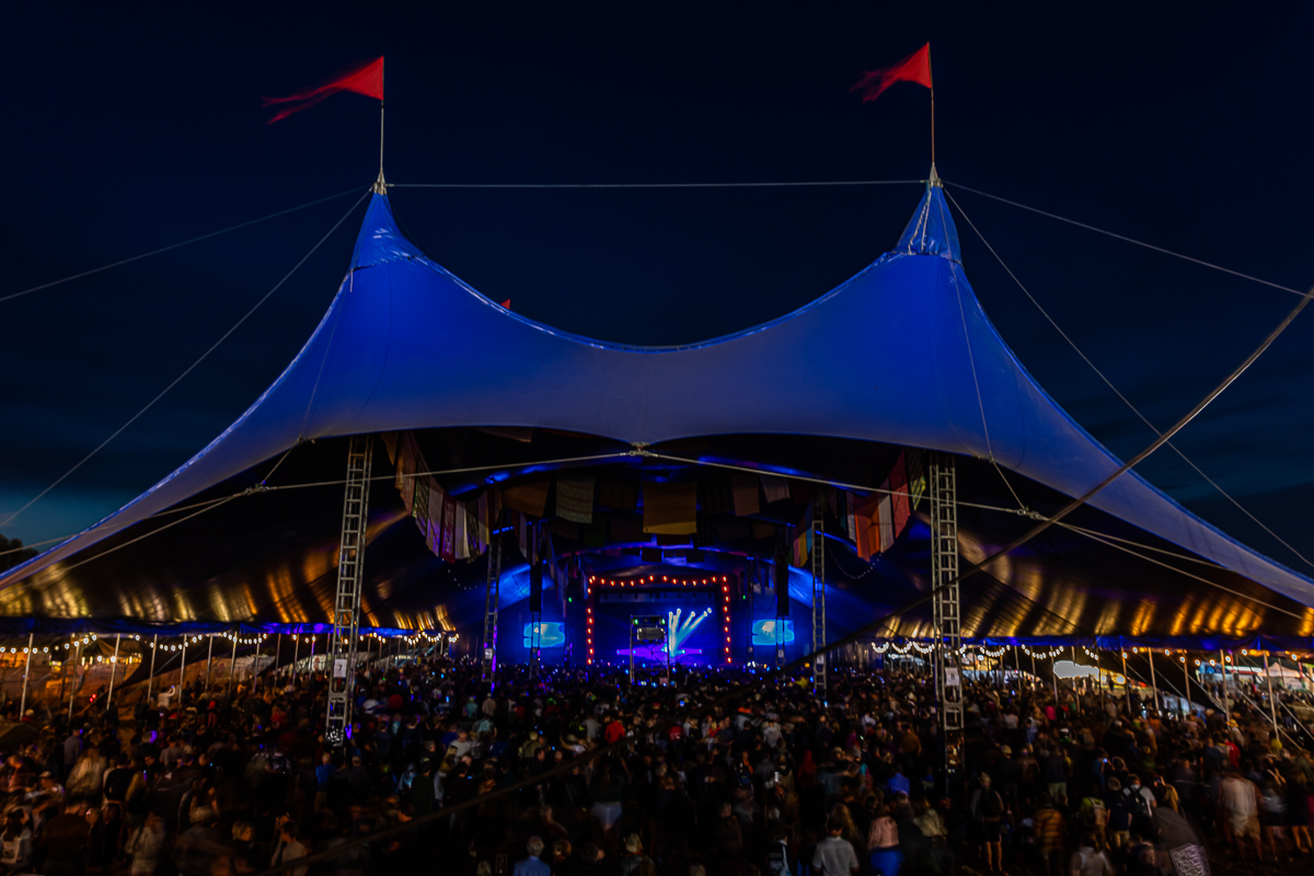 Sfeer zaterdag @ Dranouter, picture 22, photographed by Chris Lippens - FrontView Magazine