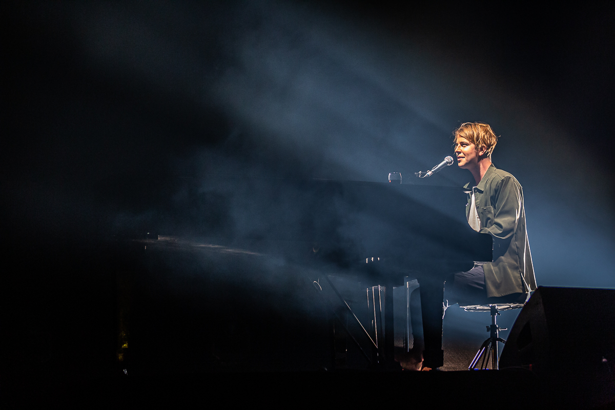 Tom Odell @ Dranouter, picture 1, photographed by Chris Lippens - FrontView Magazine