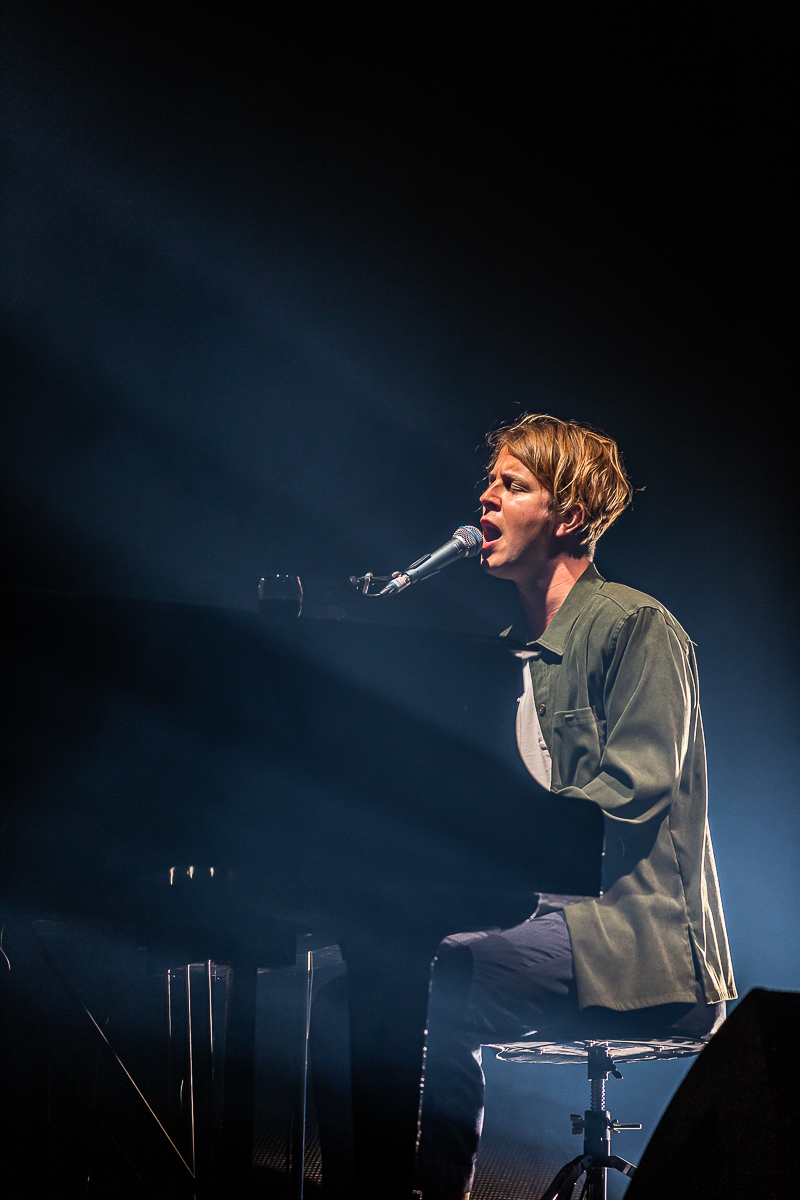 Tom Odell @ Dranouter, picture 2, photographed by Chris Lippens - FrontView Magazine