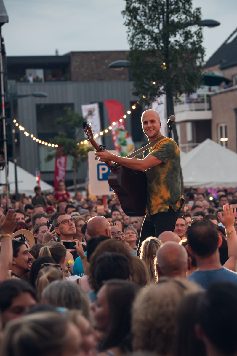 Milow @ Paal op Stelten, foto 1, foto's door Heidi Nys - FrontView Magazine