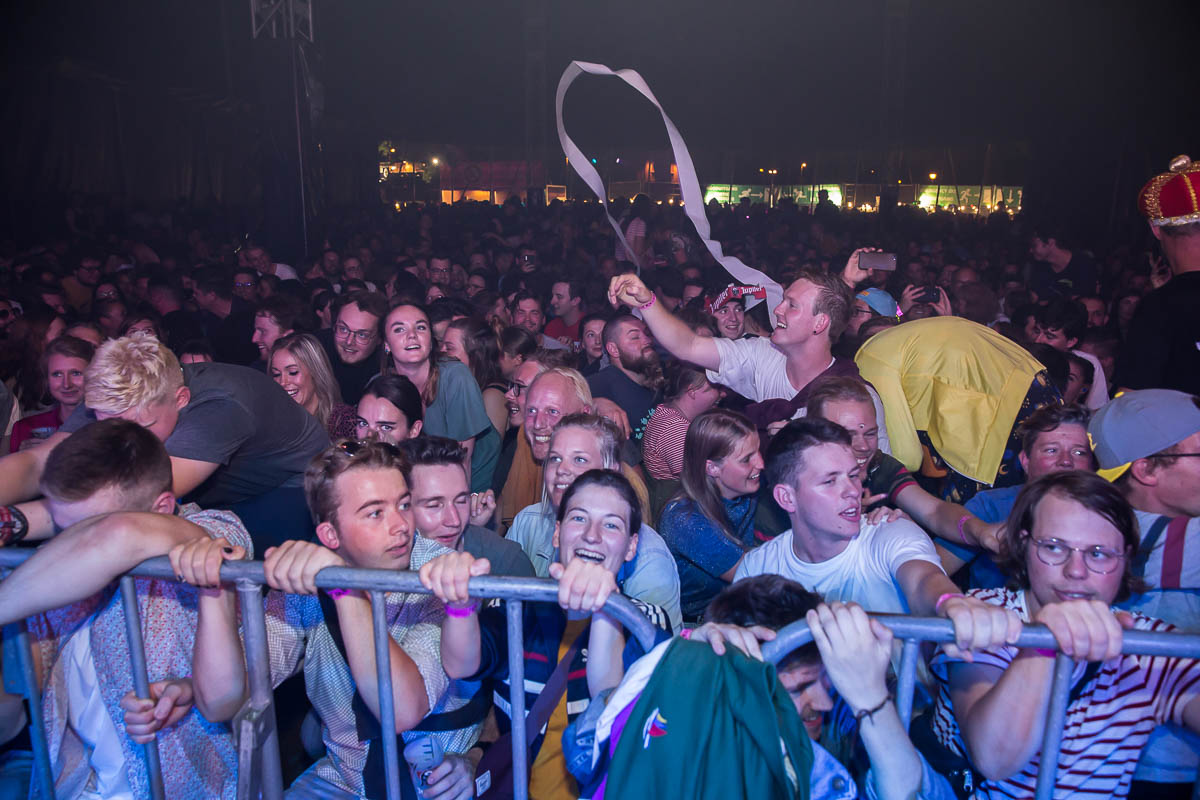 Sfeer zaterdag @ Linkerwoofer 2019, picture 86, photographed by Marc Verdonck - FrontView Magazine