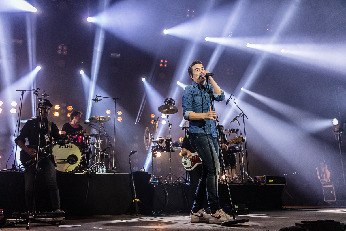 Niels Destadsbader @ Rijvers Festival 2019, picture 2, photographed by Chris Lippens - FrontView Magazine