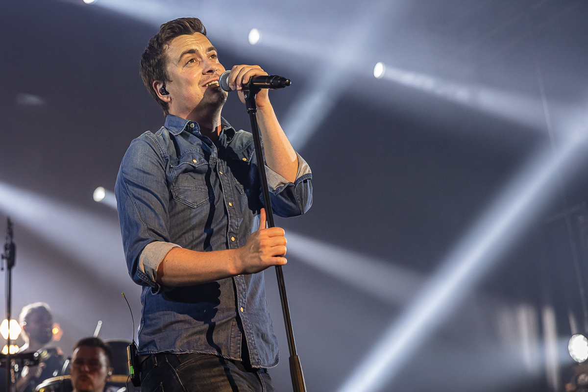 Niels Destadsbader @ Rijvers Festival 2019, picture 4, photographed by Chris Lippens - FrontView Magazine