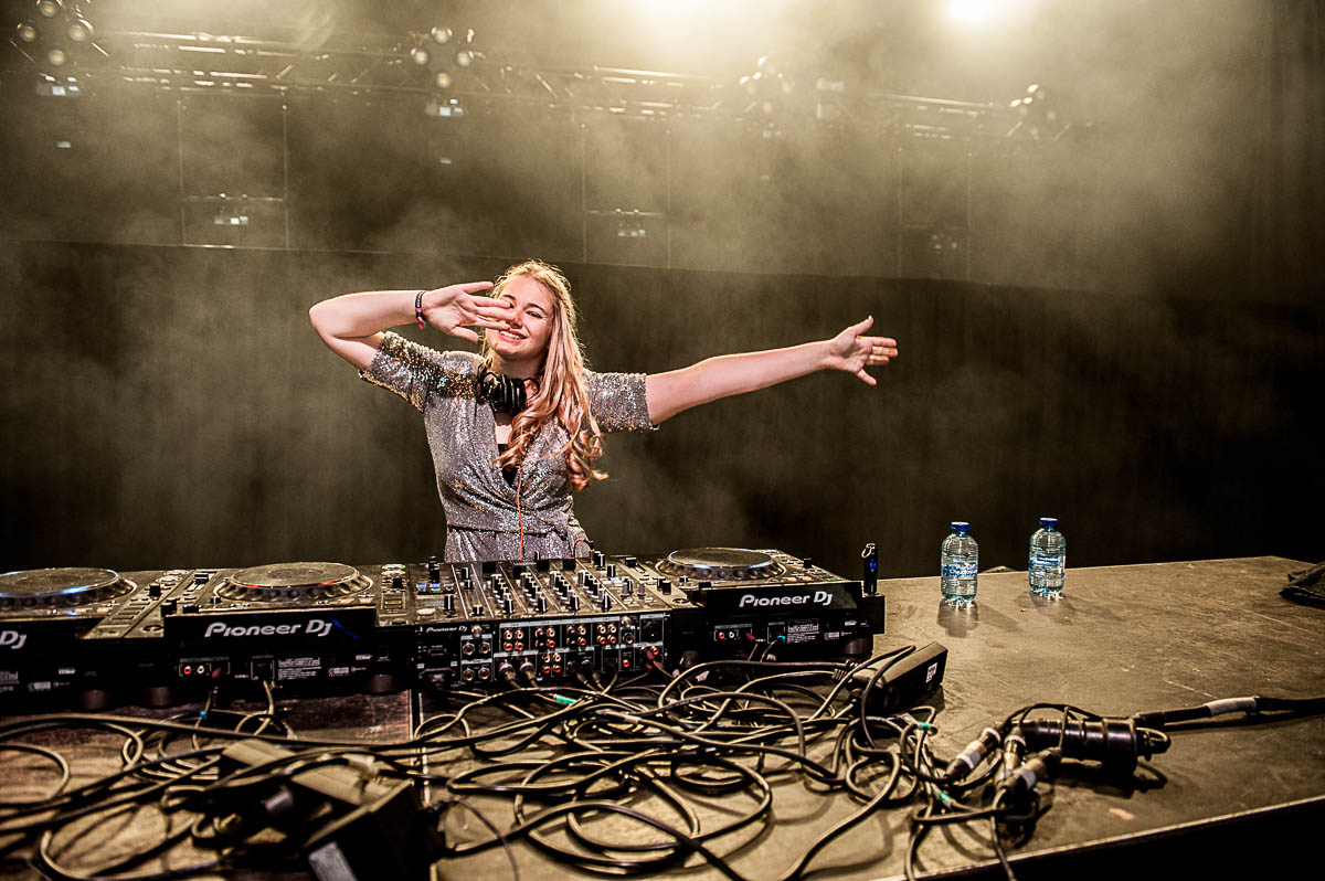 Dj Zina @ Rijvers Festival, picture 2, photographed by Gert Daemen - FrontView Magazine