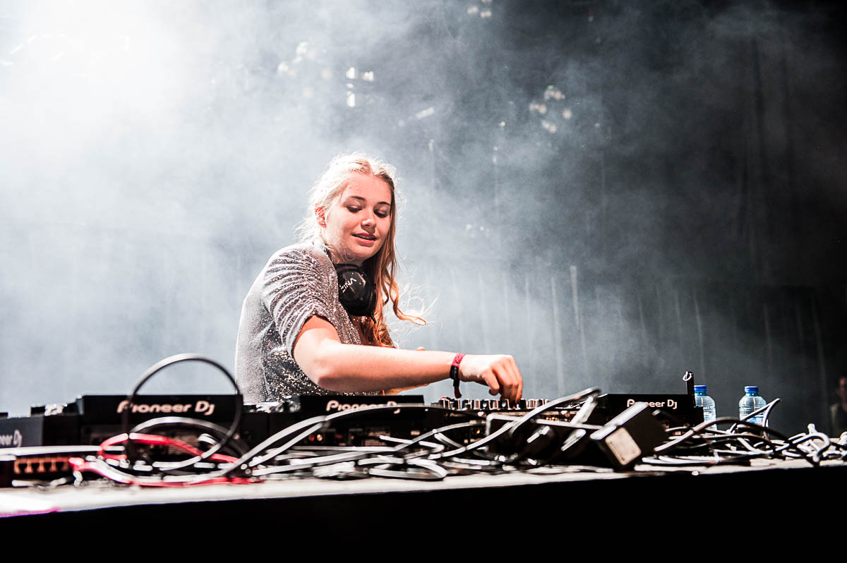 Dj Zina @ Rijvers Festival, picture 4, photographed by Gert Daemen - FrontView Magazine
